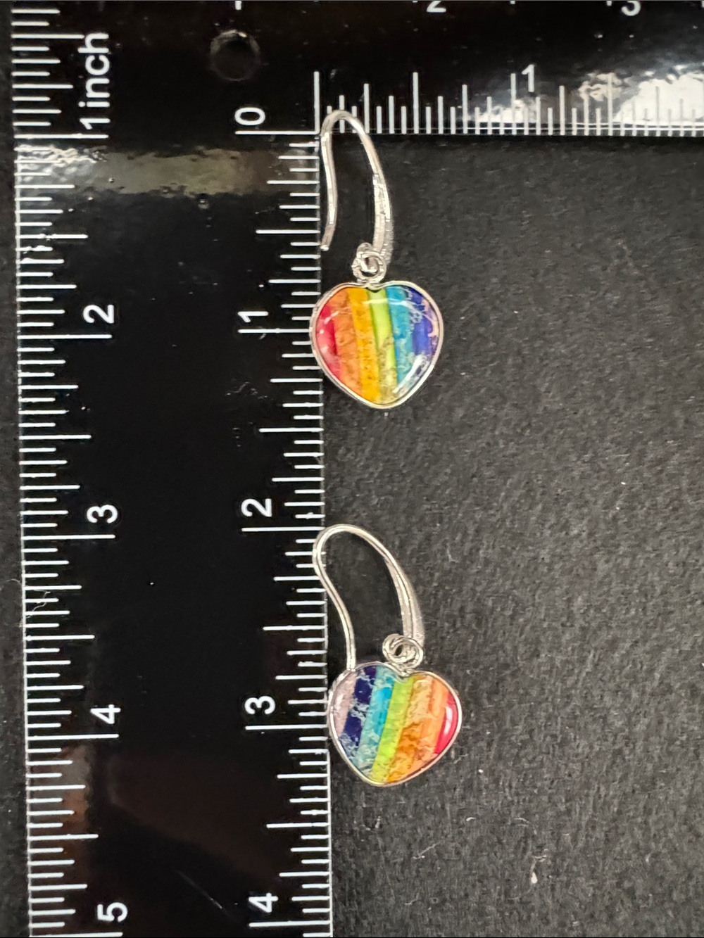 NWT Cape Diablo Silvertone Chakra Heart Earrings - Picture 4 of 4